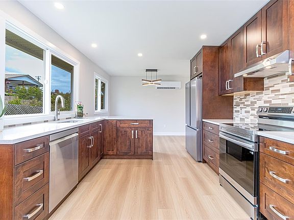 4th image of 8082 York Ave