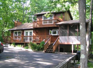 119 Game Trail Dr, Dingmans Ferry, PA 18328