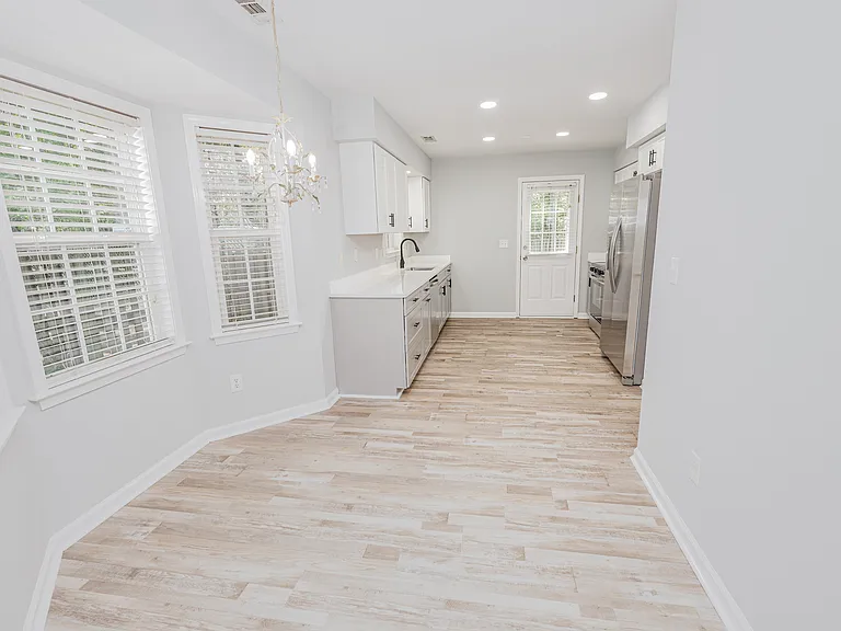 212 Forest Park Dr — Photo 5