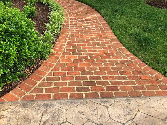 3rd image of 1053 Governors Ln