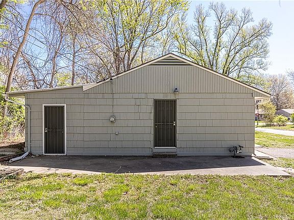 5th image of 7906 E 108th St
