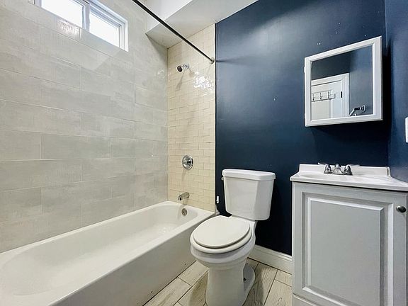 3rd image of 122 Virginia Ave #3RR