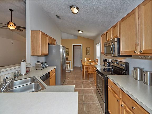 3rd image of 140 Sterling Pine St