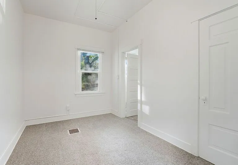 615 W 6th Ave #A — Photo 15