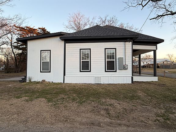 2nd image of 110 Mill St