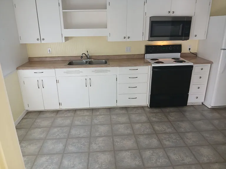 563 W 3rd St #4 — Photo 4