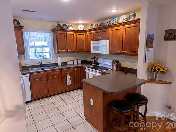 2nd image of 51 Browning Dr