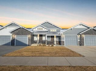 12572 S Crestmont Blvd SW, Calgary, AB T3B6J5