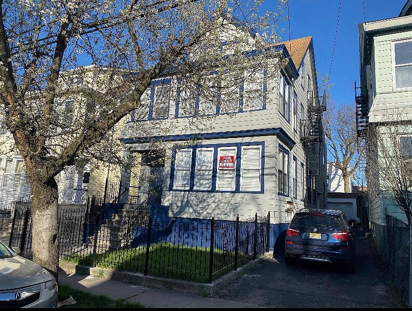 1st image of 220 Munn Ave #1