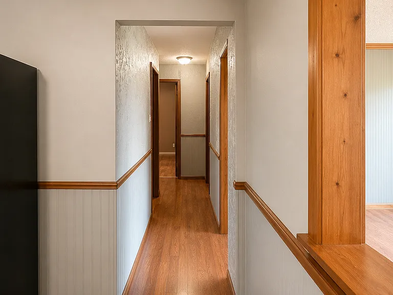 1655 Clover Ln — Photo 9