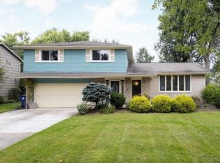 105 Cherrywood Dr, Williamsville, NY