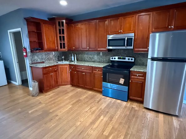 638 Washington Ave APT 2