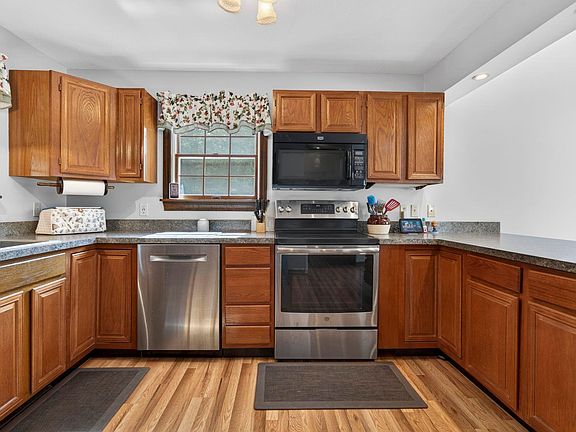 4th image of 121 Chestnut Drive