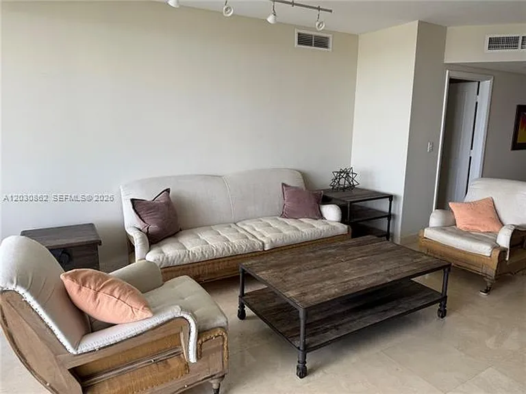 7000 Island Blvd #2403 — Photo 4