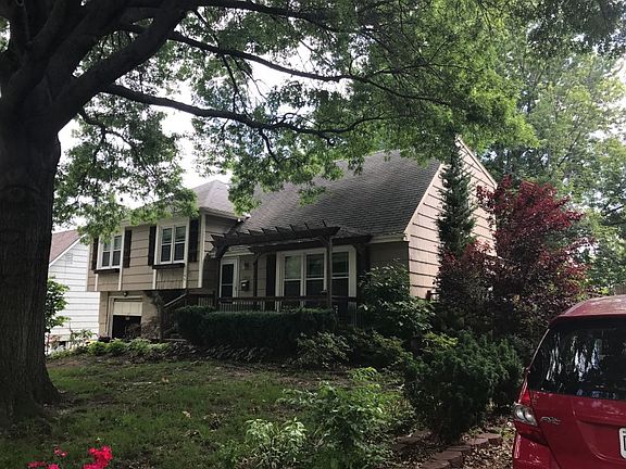 3rd image of 13303 Donnelly Ave