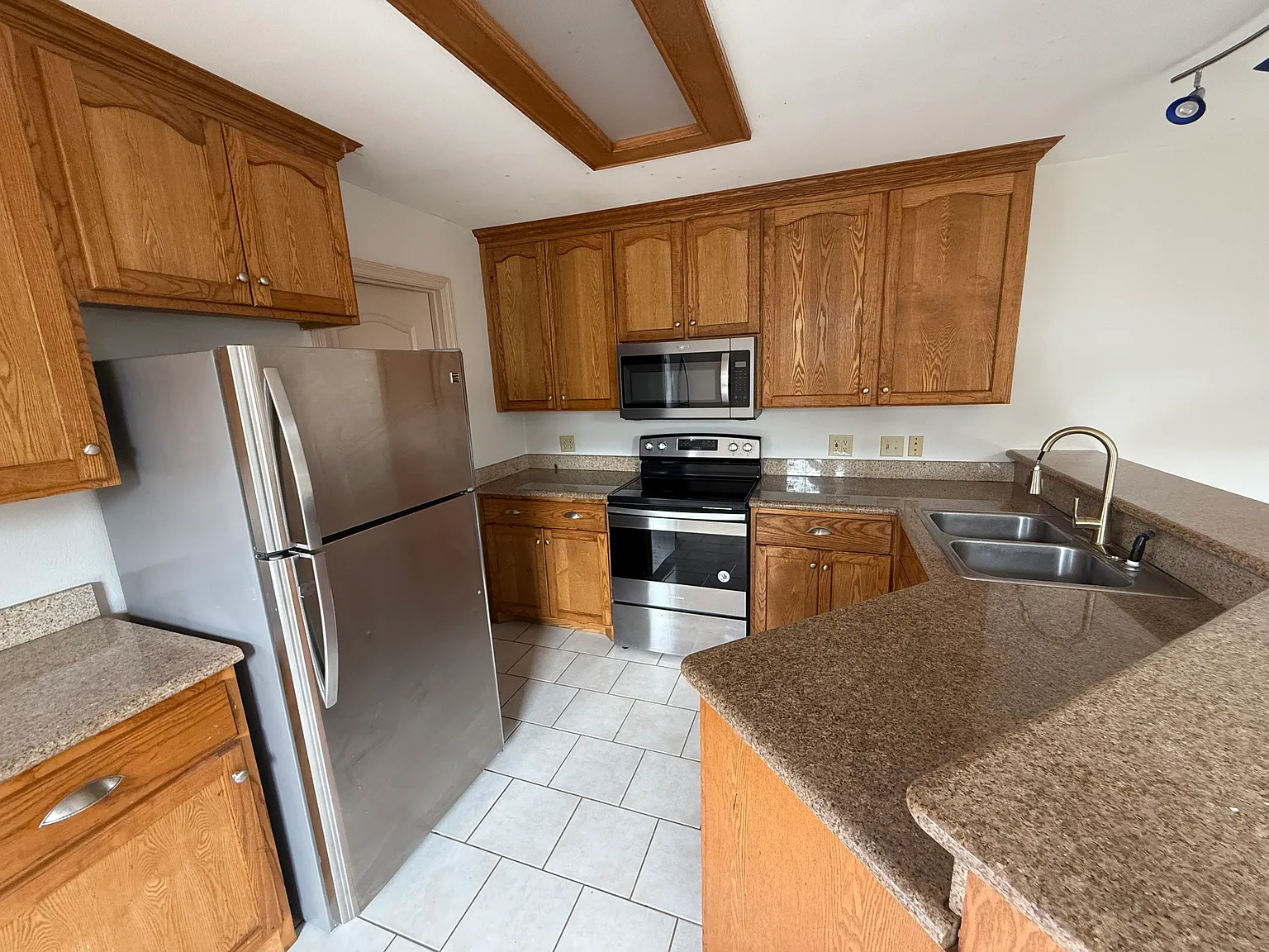 1502 W Kiwi Ave — Photo 3
