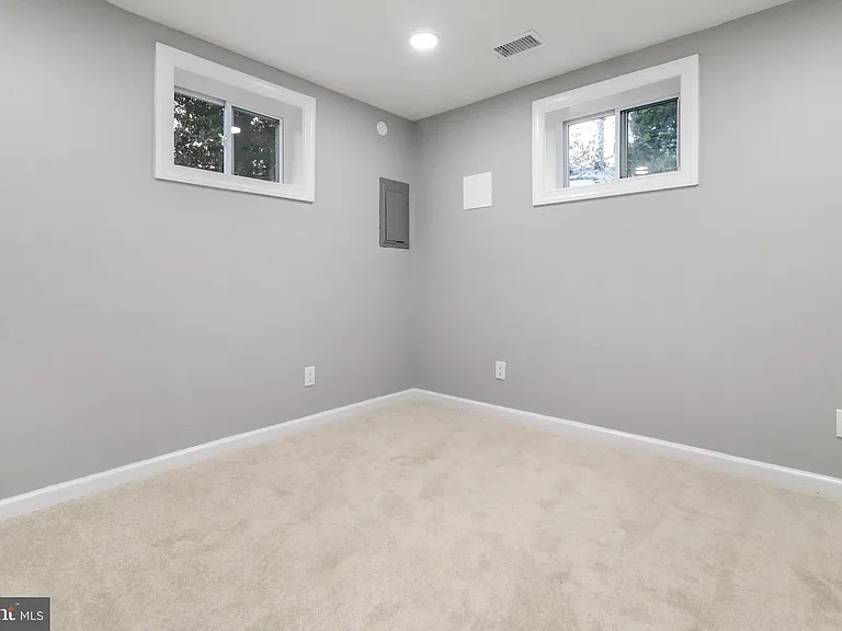 6621 Hallwood Ave — Photo 32