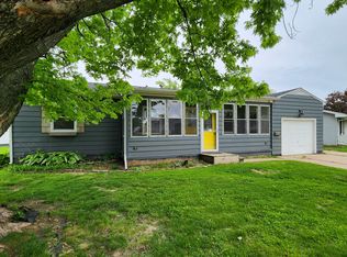 739 Highview Dr, Clinton, IA 52732
