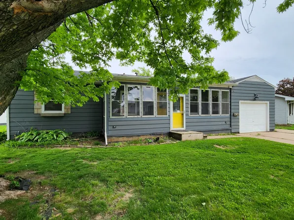 739 Highview Dr, Clinton, IA 52732