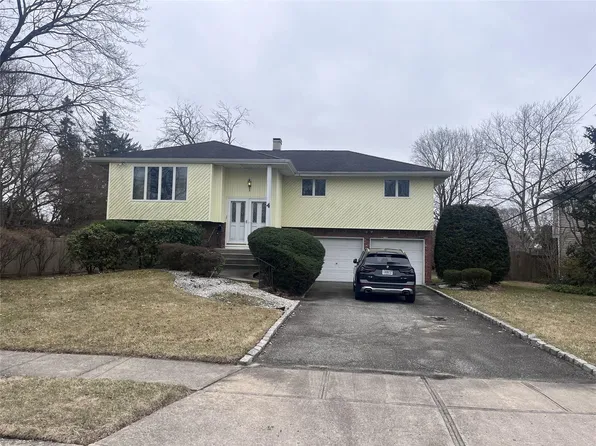 4 Farmstead Road, Commack, NY 11725