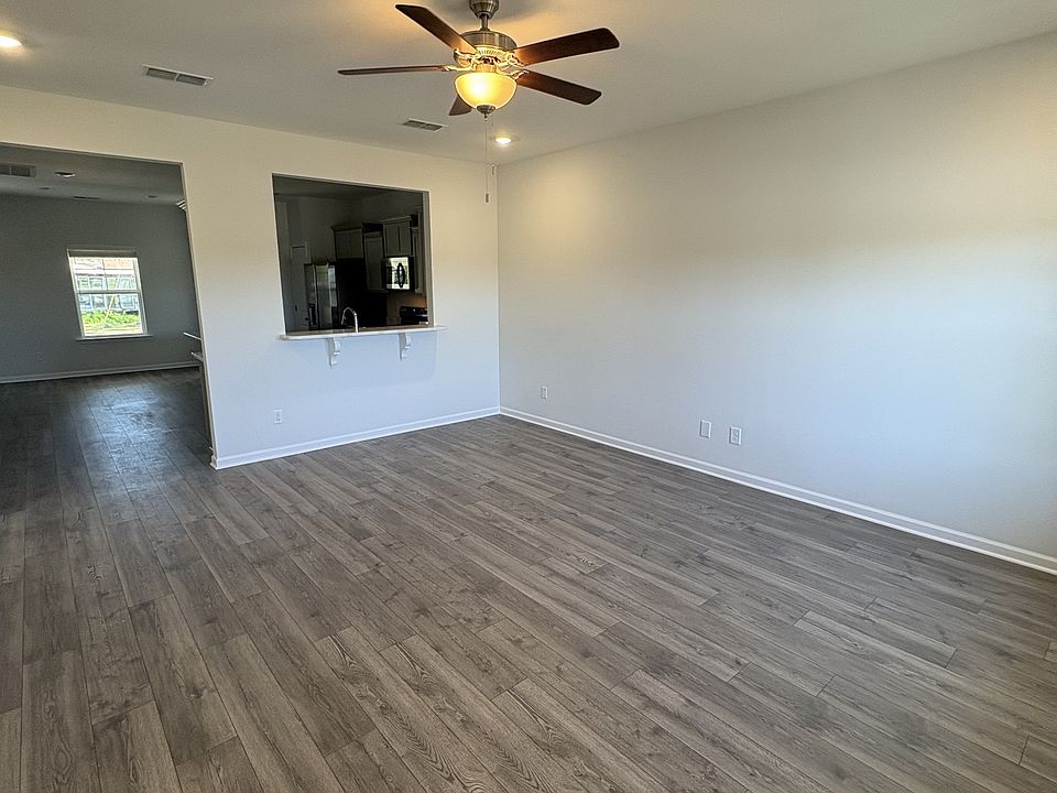 This is a stock photo of the floor plan. Options and Selections will Vary.
