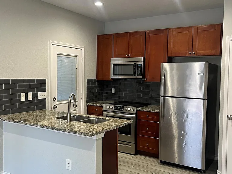 10978 Maywood St — Photo 6