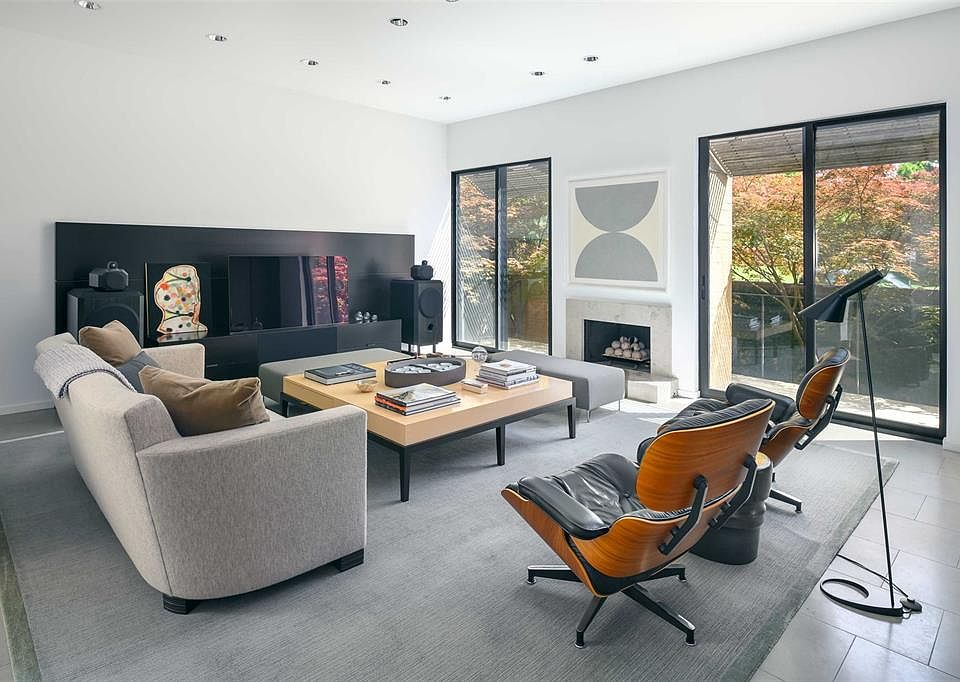 1st image of 5935 Hillcrest Ave #1