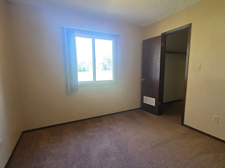 1653 Carriage Hill Dr — Photo 6