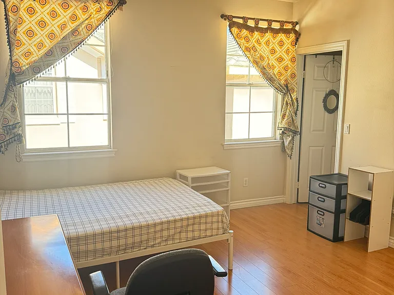 929 W Duarte Rd #B — Photo 11