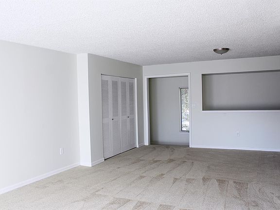 4th image of 168 Fox Hill Ln #10