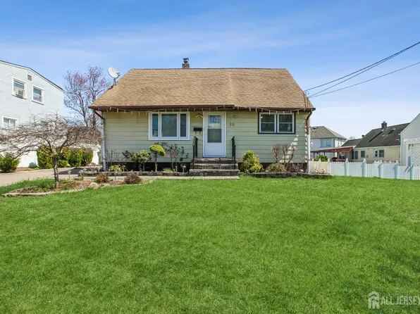 33 Adams St, Iselin, NJ 08830
