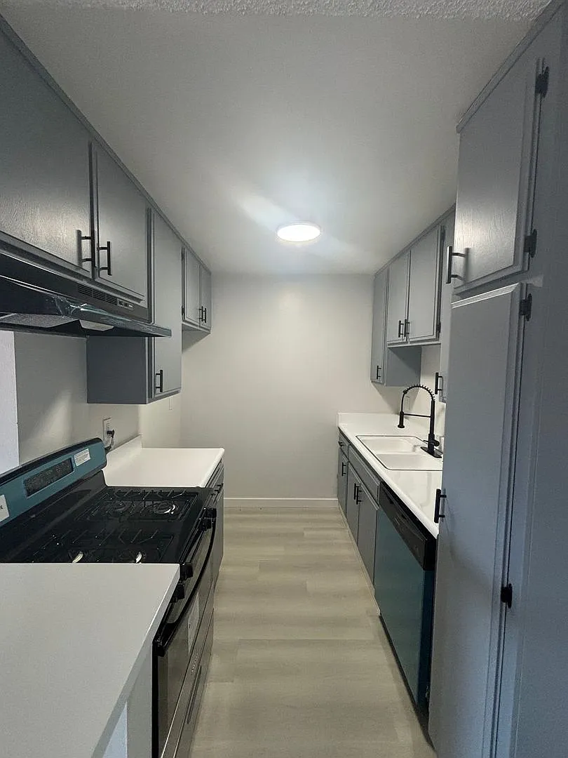 WOODCREST APARTMENTS — Photo 1