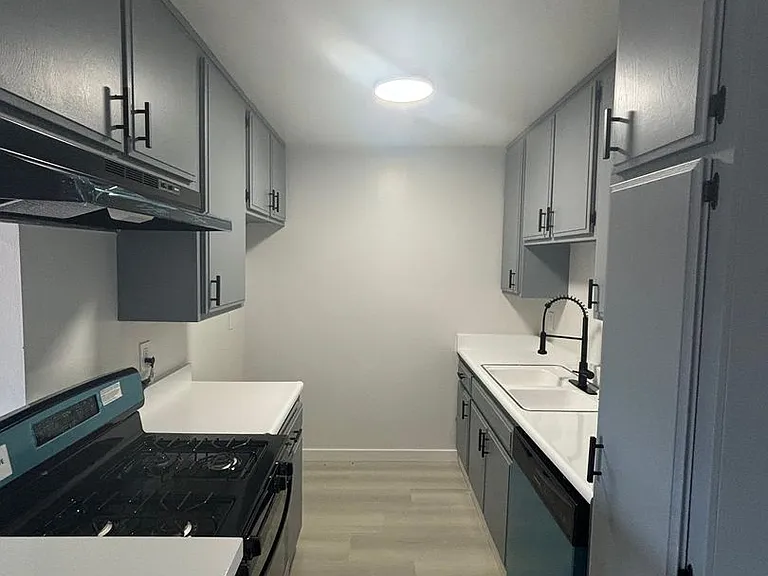 WOODCREST APARTMENTS — Photo 1