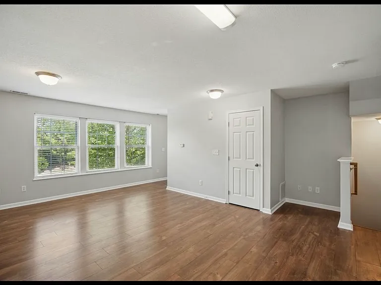 1282 SE Village View Ln — Photo 5