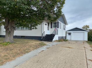 904 1st Ave NE, Mandan, ND 58554