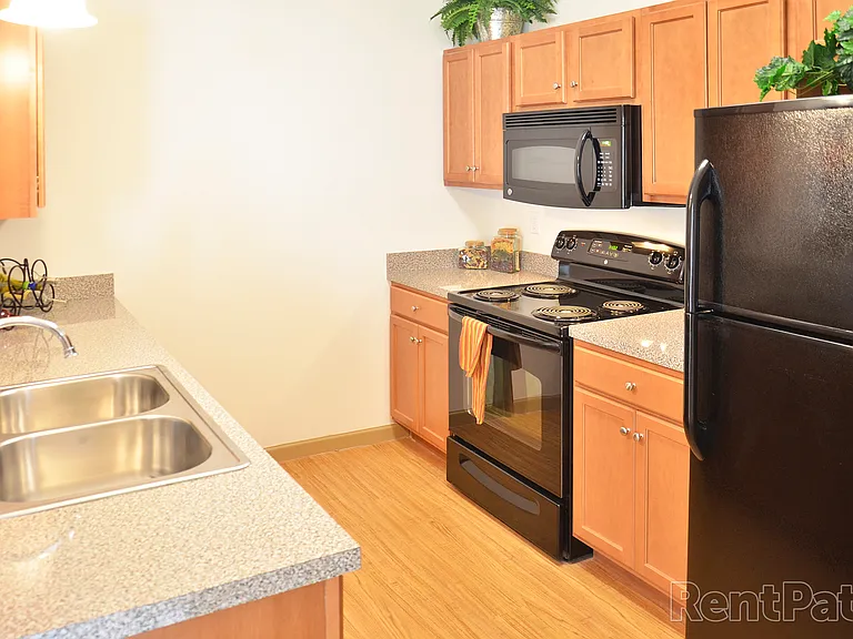 Ivy Ridge Apartments & Townhomes — Photo 7