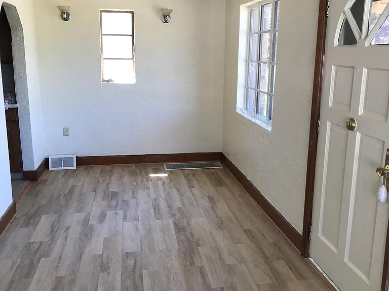 807 Potomac Ave — Photo 9