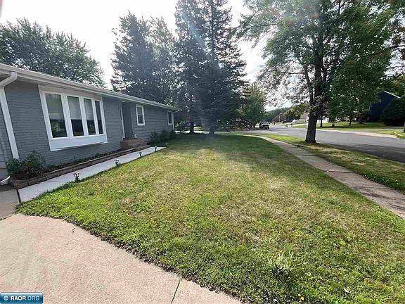 3rd image of 220 E Park Dr