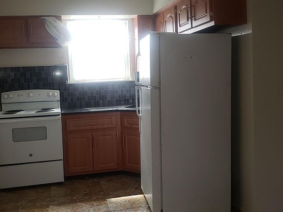 2nd image of 4443 Carpenter Ave APT 2