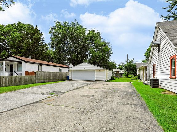 2nd image of 2726 S Lyons Ave