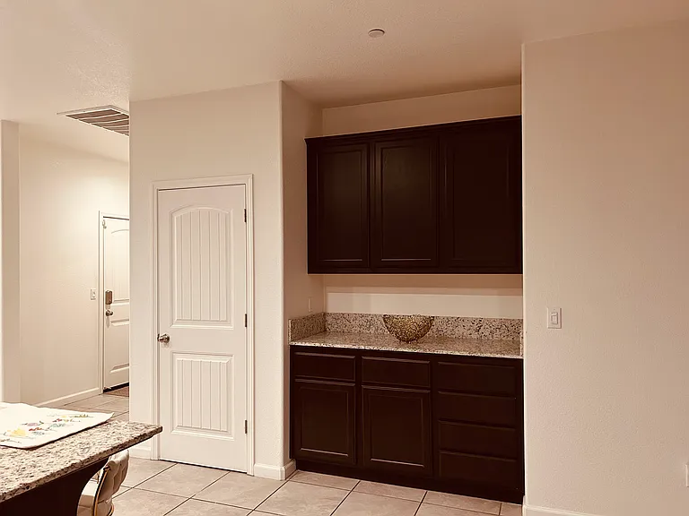 723 Suzanne Dr — Photo 18