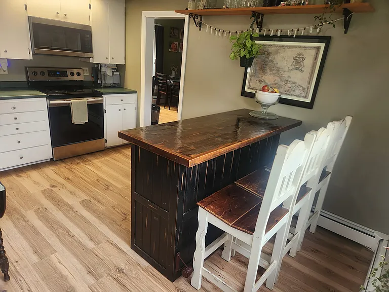 kitchen, with optional island and barstools included