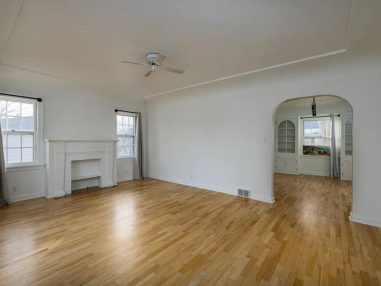 2208 Pine St — Photo 2