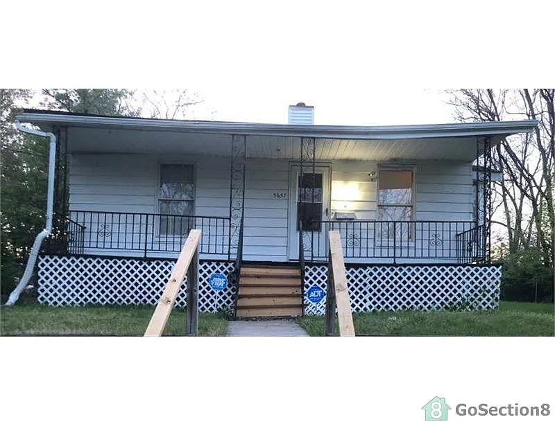 5657 Hamilton Ave photo 1