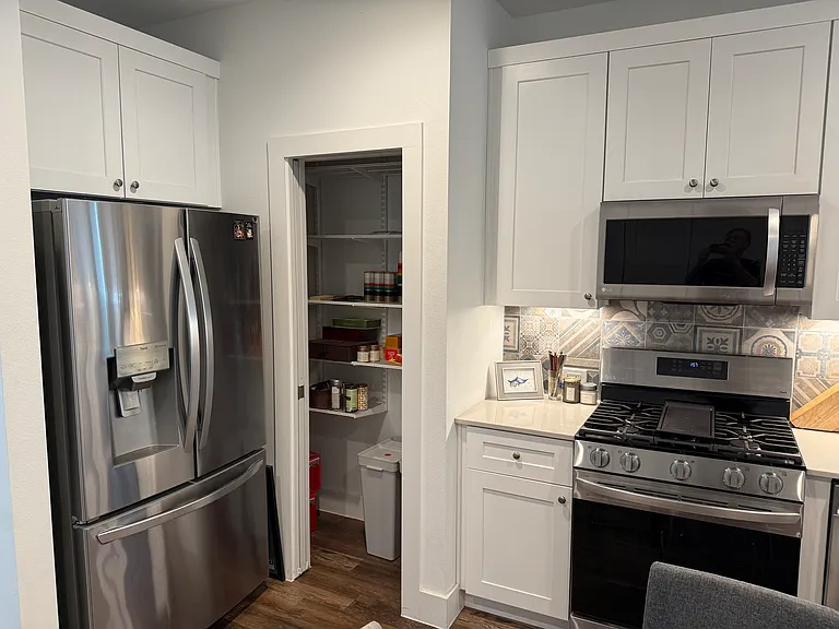 Corner pantry