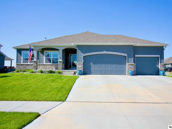 9704 Pintail Dr, Papillion, NE 68046