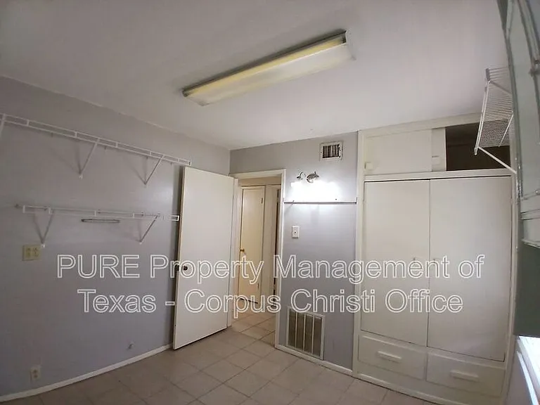 4701 Prinston Dr — Photo 10