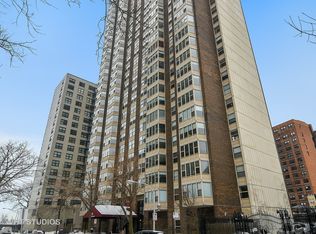525 W Hawthorne Pl APT 2404, Chicago, IL 60657