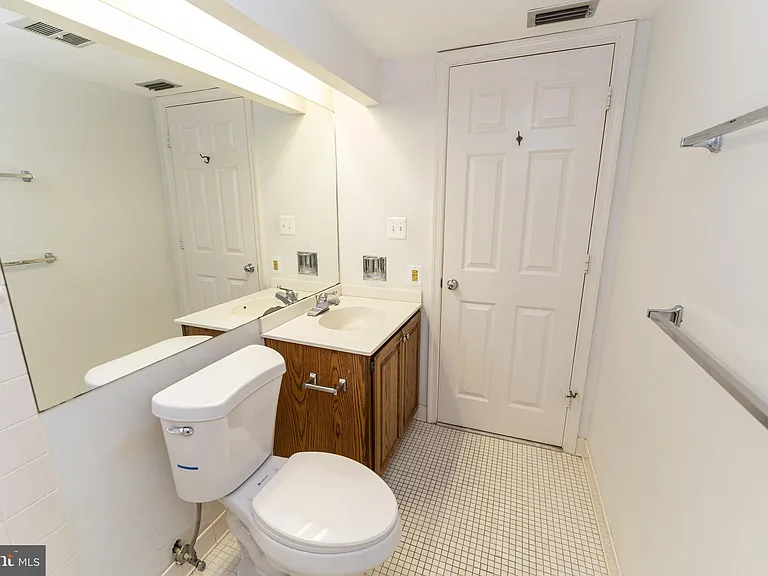 227 Canal Park Dr #206 — Photo 47