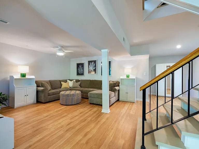 9006 Saint Thomas Ln — Photo 4